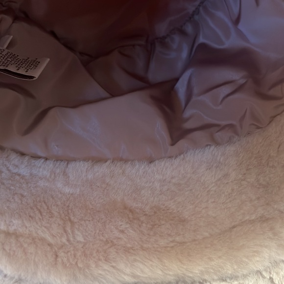 Ugg Australia bucket hat, polyester with real dyed shearling sheepskin trim, O/S - Picture 7 of 16